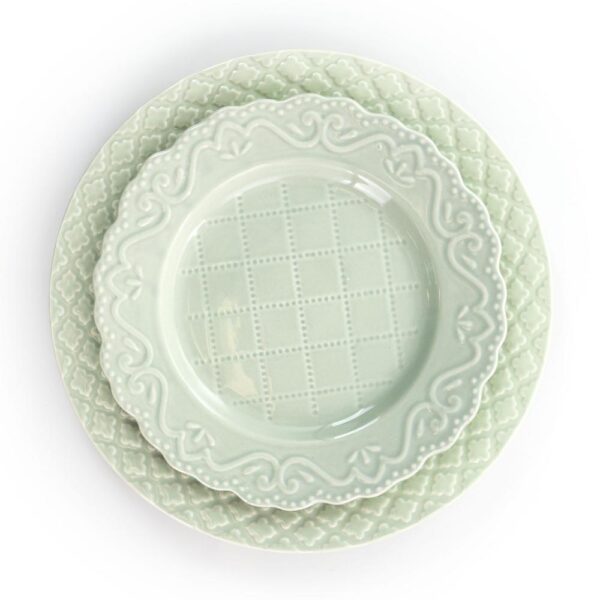Gibson Home Quilted Eyelet 16-Piece Round Light Grey Fine Ceramic Dinnerware Set (Service for 4)