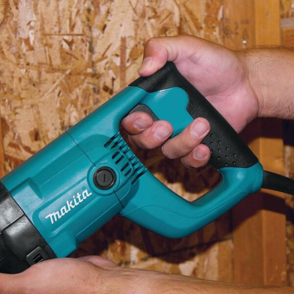 Makita 11 Amp Corded Variable Speed Reciprocating Saw With Wood Cutting Blade, Metal Cutting Blade and Hard Case, no lock-on