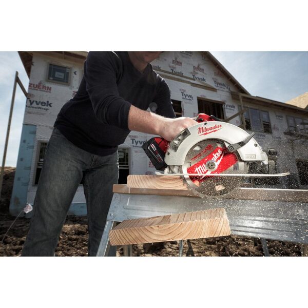 Milwaukee M18 18-Volt Lithium-Ion Brushless Cordless 7-1/4 in. Circular Saw Kit with 1 Battery 5.0Ah, Charger and Bag